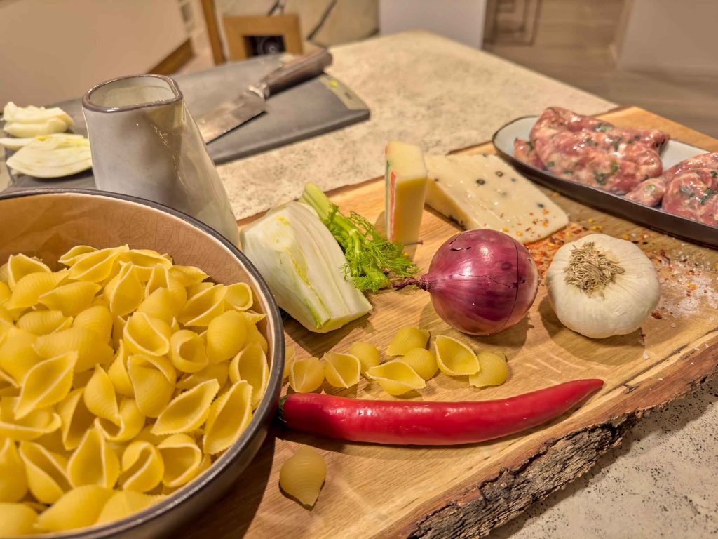 La Isola cucina italiana Nudeln mit frischer Salsiccia