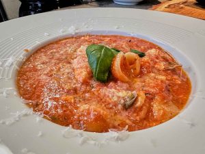La Isola cucina italiana Orecchietti in Tomatensauce mit Mozzarella und Ricotta