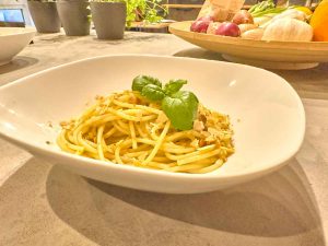 La Isola, cucina italiana, Spaghetti mit Kapernpesto und gerösteten Mandelblättern